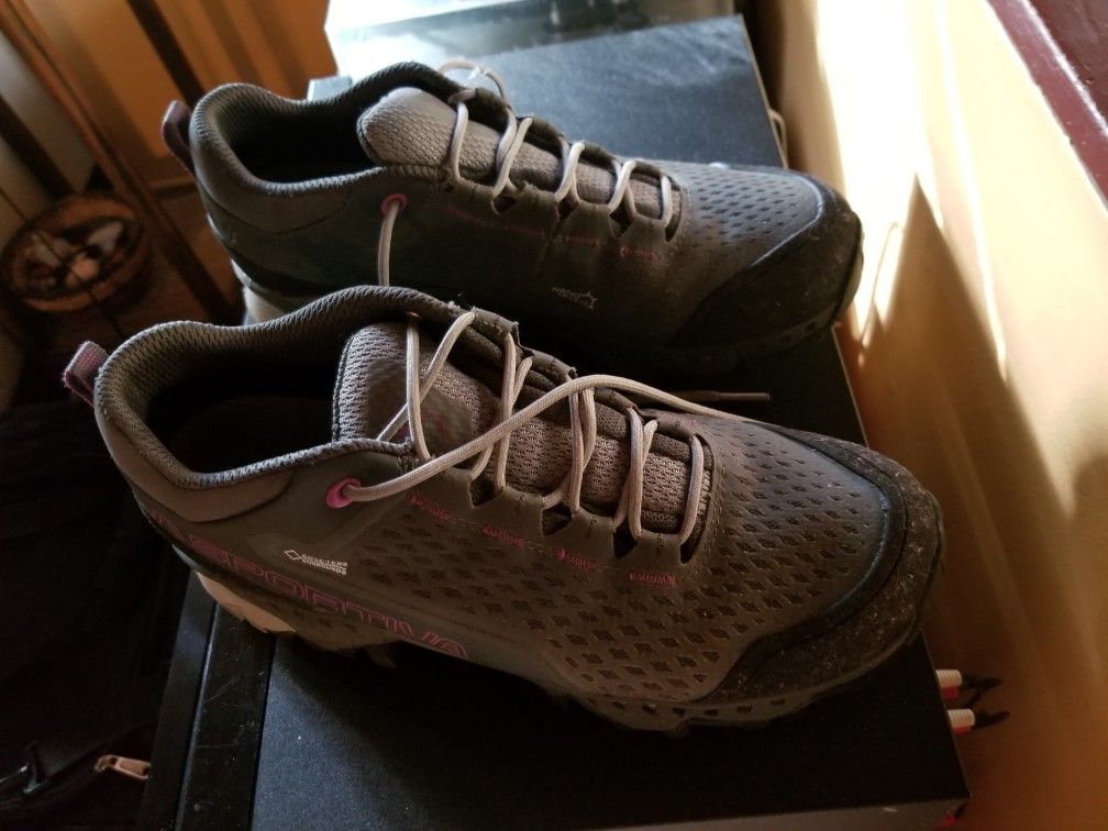 Women's Size 8 Hiking Boots