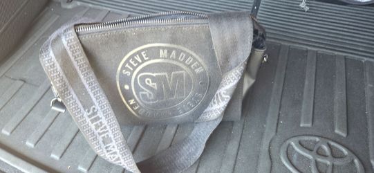 Steve Maiden crossbody purse