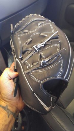Nike Shado Edge inch baseball glove brand with tags for Sale in Santa Cruz, CA - OfferUp