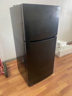 Like new frigidaire top freezer