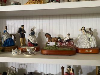 Gone with the wind statues