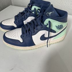 jordan 1 mids size 10.5