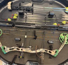 Compound Bow- Bear Lights Out - with Arrows and Hard Case