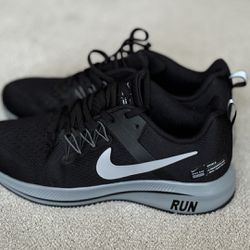 Nike Mens  Sneaker Run  Size 10 Last One 
