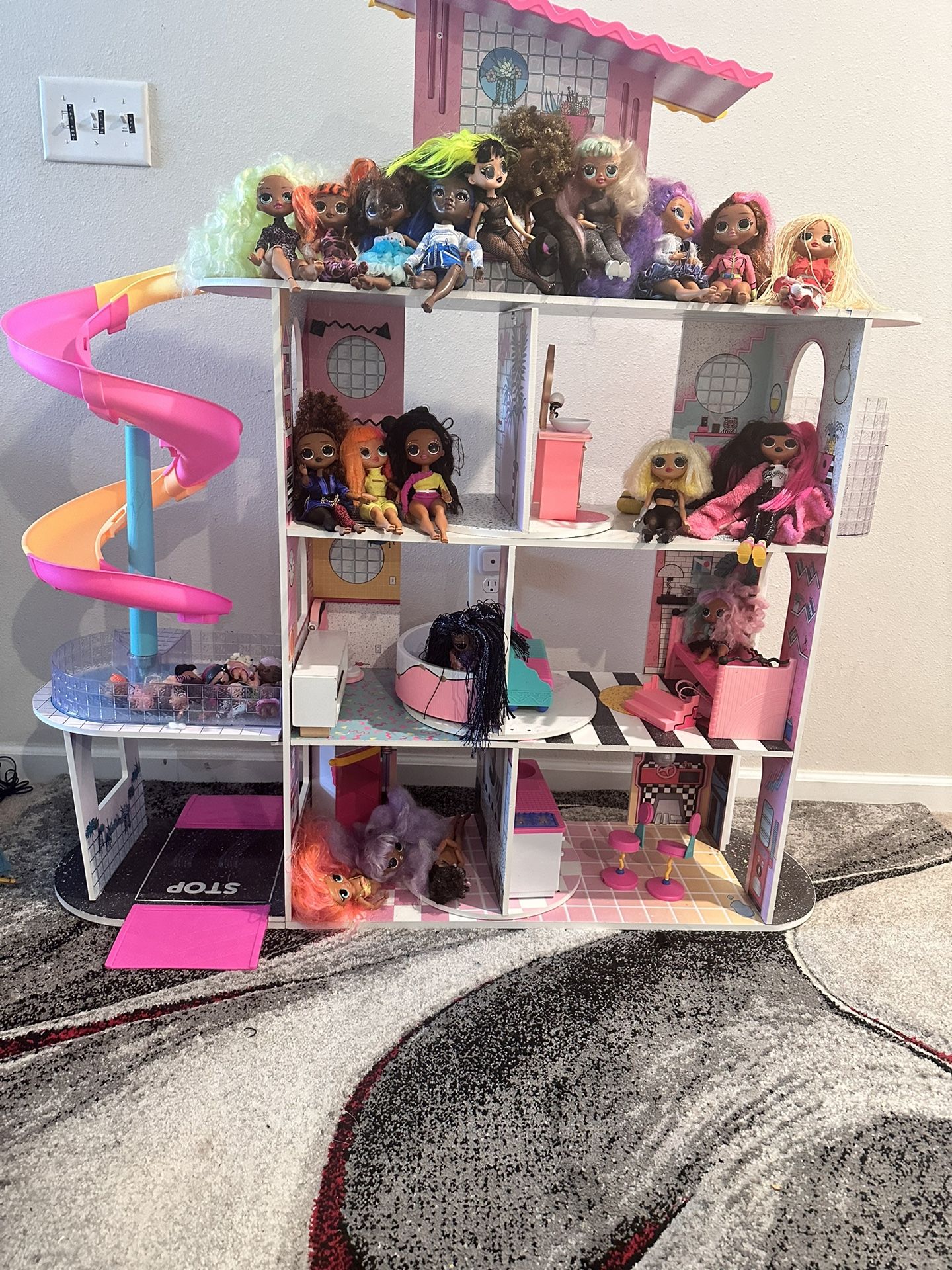 OMG DOLL HOUSE And Dolls