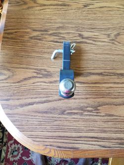 Towing hitch with ball mount and locking screws