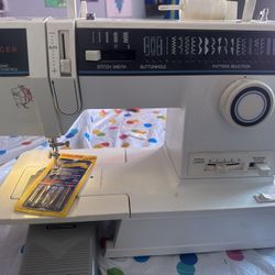 Singer Sewing Machine 