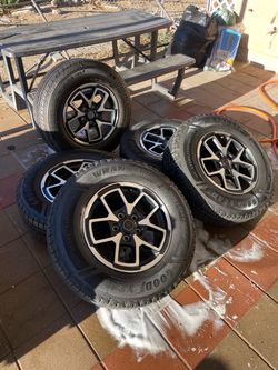 Set for Jeep 245/75R17