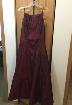 David bridal evening gown burgundy color size 14