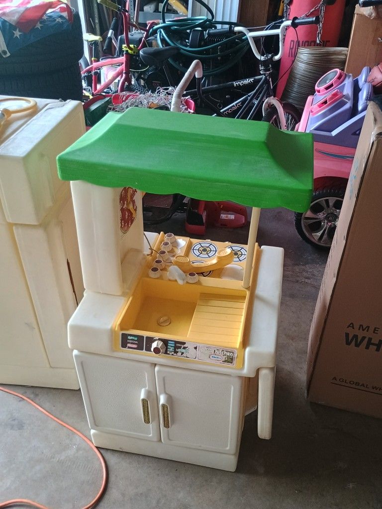 Vintage Little Tikes Kitchen Set 