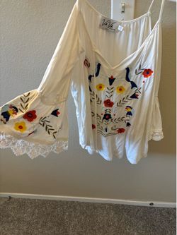 VAVA by Joy Han cold shoulder top
