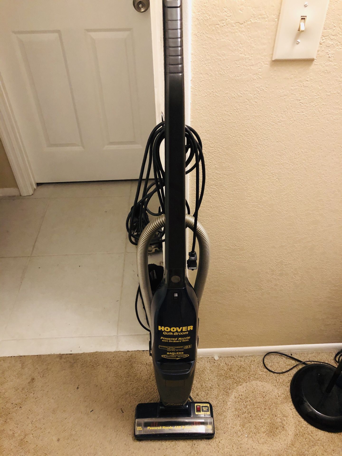 Hover vacuum cleaner