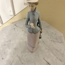 Lladro  Figurine. Miss Teresa