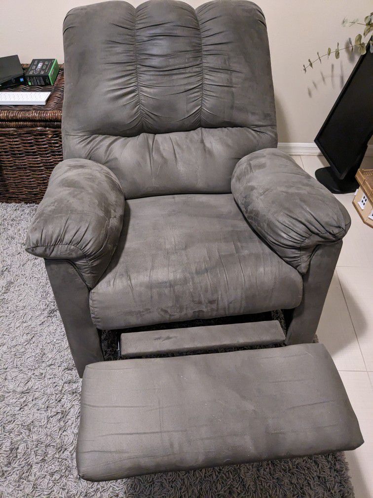 FS: Reclining Chair TODAY ONLY 