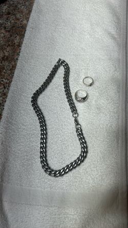 Stainless steel 18’Inch Cuban Link chain (from Hard Jewelry brand)/2 sterling silver 925 rings.
