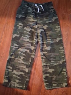 Boys size 8 camouflage sweatpants