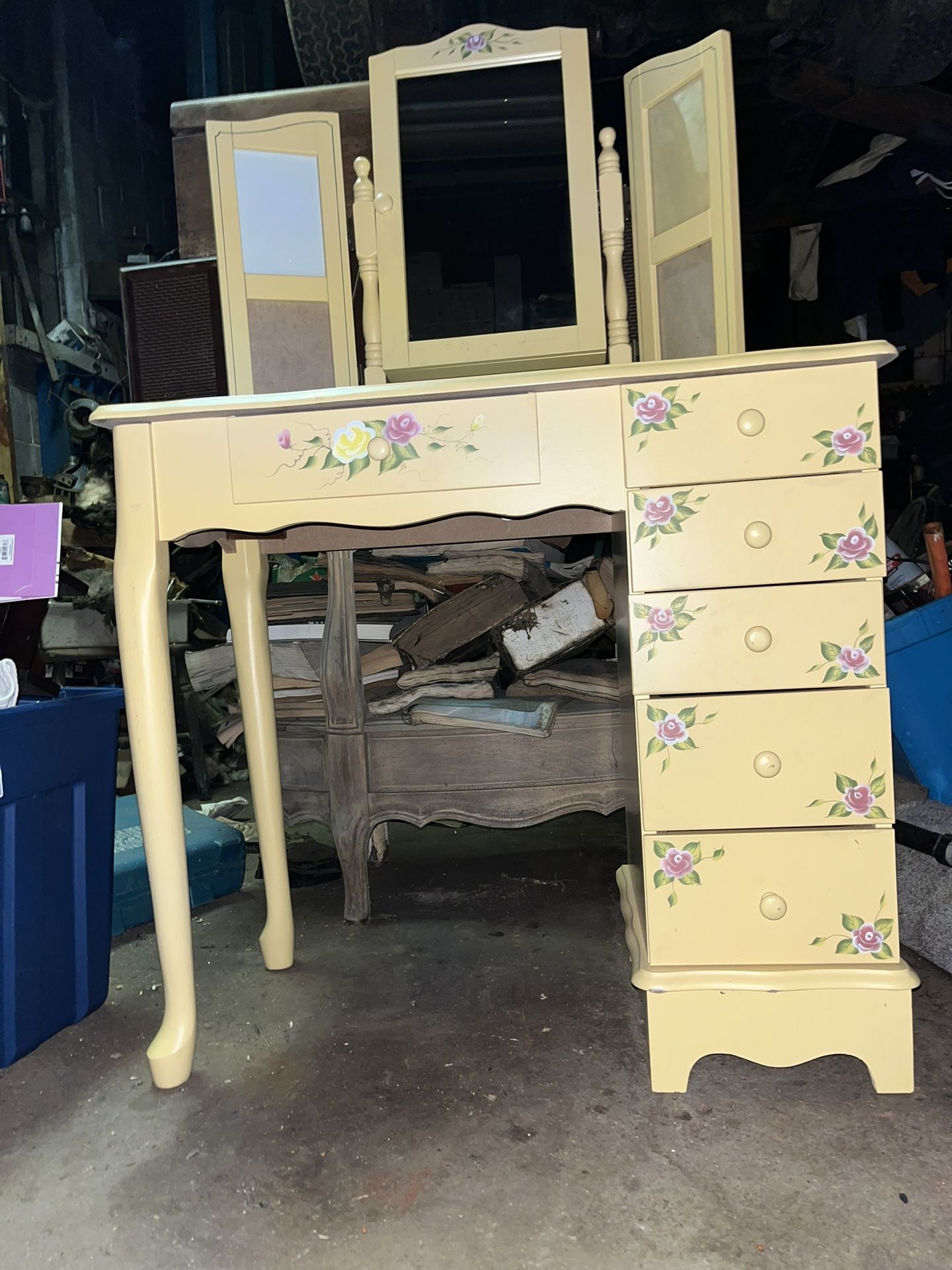 Girls Desk / Beauty Stand