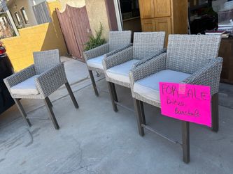 Set of 4 Wicker Outdoor Bar Stools