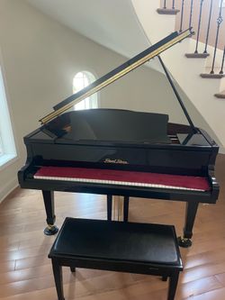 Pearl River baby grand piano