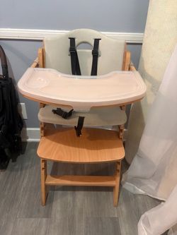 Abiie high chair
