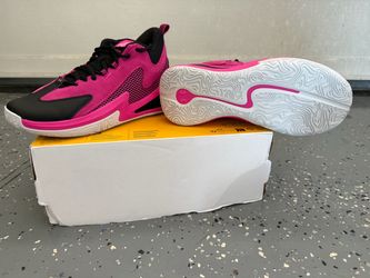 *NEW* Under Armour Curry Shoes 9M/10.5W