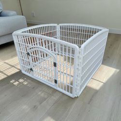 White Plastic 4-Panel Dog Pet Animal Fence Gate Enclosure with Door! Like new. Each Panel 36x24in Retails 59.99