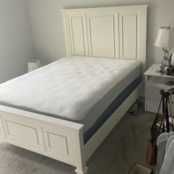 White Wooden Queen Frame With Beauty Rest Mattress