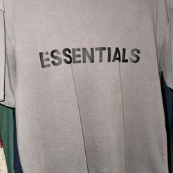 Essential T Shirt Medium