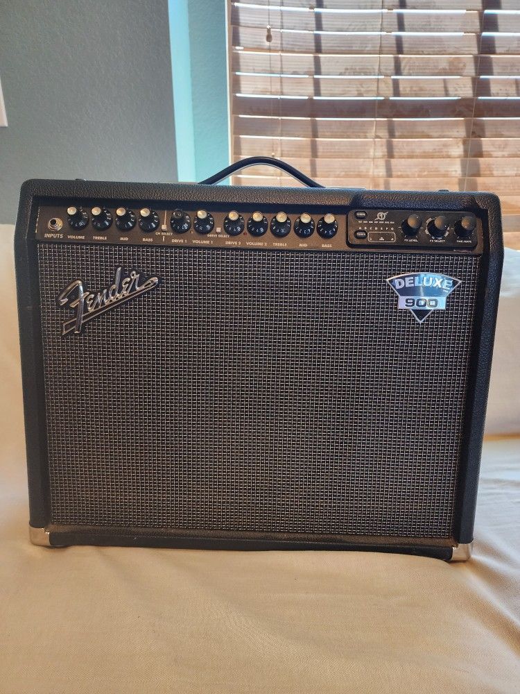 Fender Deluxe 900