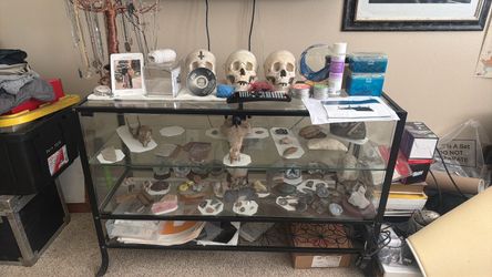 Glass display cabinet