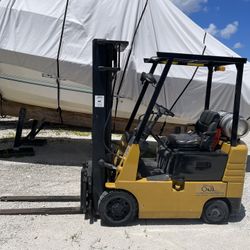 Very nice Cat 3500lb Three Stage Forklift   Works Perfect   $12,000 