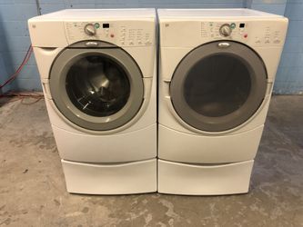 Front Load Washer Dryer Pair W/Pedestals