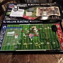 Tudor Deluxe NFL Electric Football, Runs On Batteries 