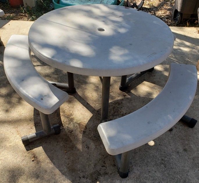 Lifetime Round Picnic Table for Sale in San Antonio, TX OfferUp