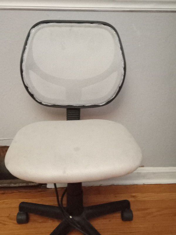White Rolling Computer Chair