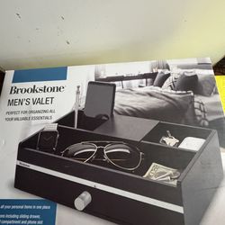 Men’s desk organizer-valet
