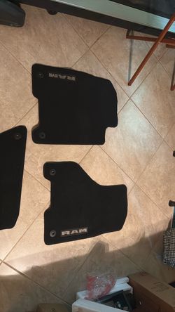 2024 Dodge ram crew cab original floor mats like new