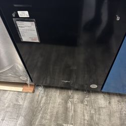 Whirlpool 24” Large Capacity Dishwasher New Open Box 