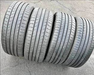 225 55 17 Goodyear tires Con 80% de Vida Las 4