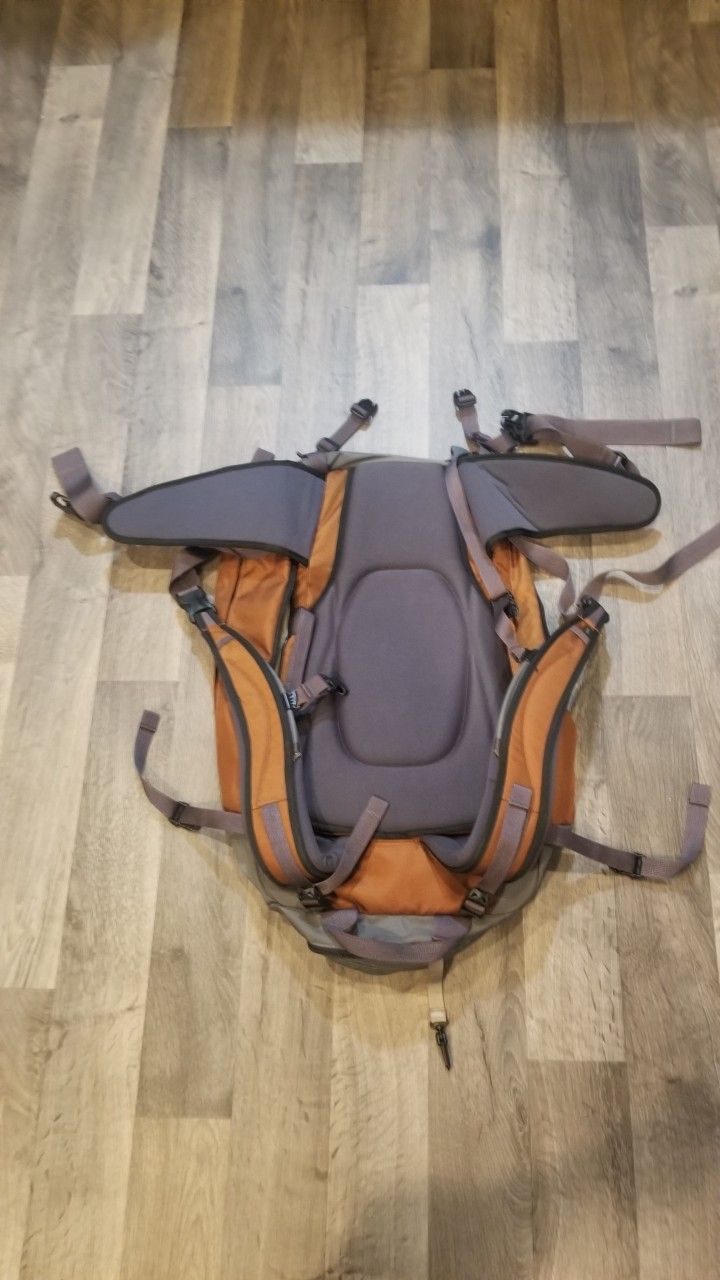 REI HIKING BACK PACK