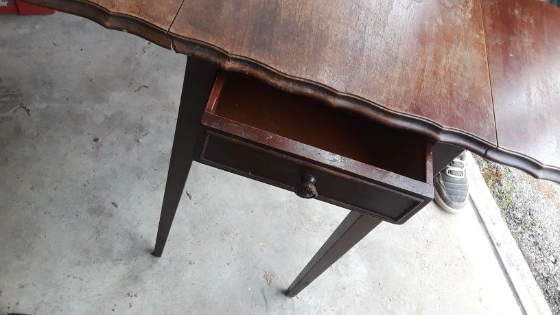 ANTIQUE TABLE