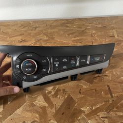 OEM 2011 Toyota Sienna Van Climate Control