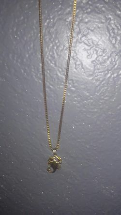Scorpion neckless perty cool is in it😁