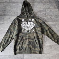 Men's Blake Shelton  pullover hoodie sweater, in excellent used condition as u can see on the photos what it offers! Size x large,