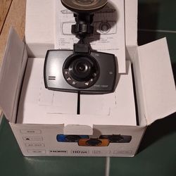 1080P FHD DASH CAR CAM CAMCORDER  VIDEO RECORD 2.7" FT.  NO 32GB CARD SD , GREAT WORK CONDITION 👍 