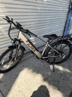 AIPAS C2 EXPRESS 1100W-28MPH-RANGE 68MILES (PASS) CAP. 400LBS-5’2”-6’7” RIDER HEIGH. TIRES 26”.DUAL DISK BRAKES. FRONT SUSPENSION. -CARGO
