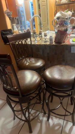 3 bar stools