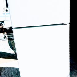 HOTPOINT REFRIGERATOR