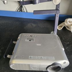 Toshiba TLP-671 XGA 3LCD Projector