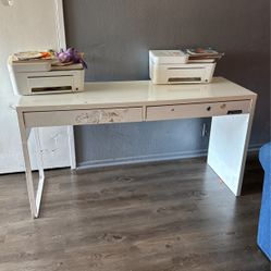 Desk With Free Printers 